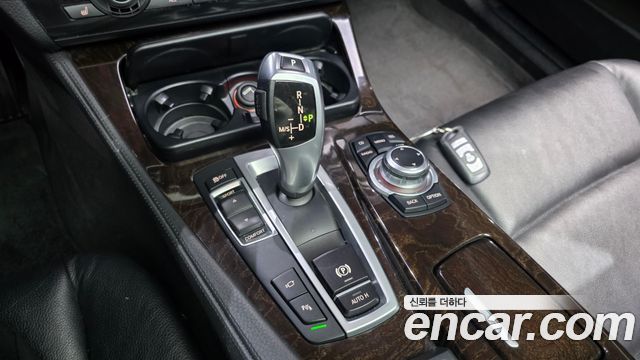 BMW 5-Series 2012 — photo 9