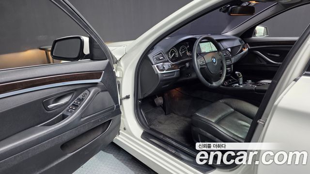 BMW 5-Series 2012 — photo 10