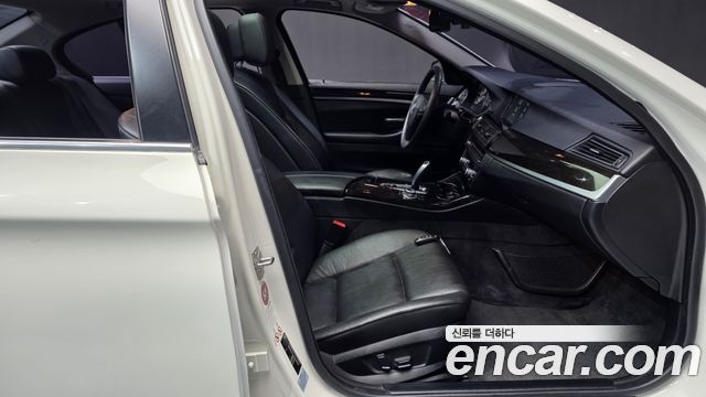 BMW 5-Series 2012 — photo 11