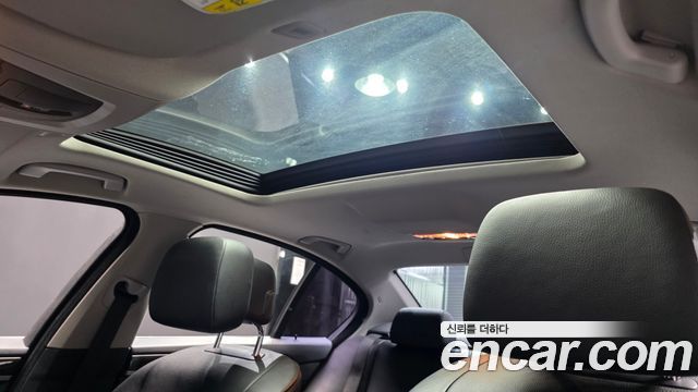 BMW 5-Series 2012 — photo 18