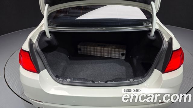 BMW 5-Series 2012 — photo 20
