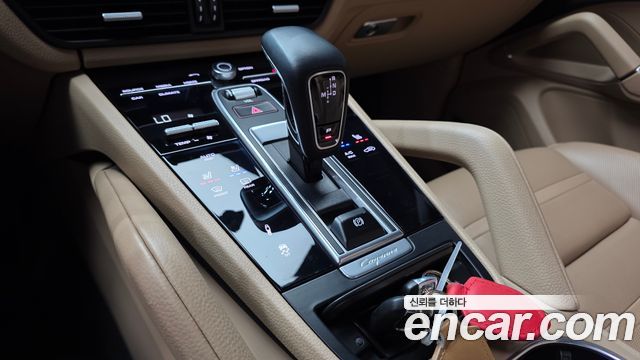 Porsche Cayenne 2019 — photo 12
