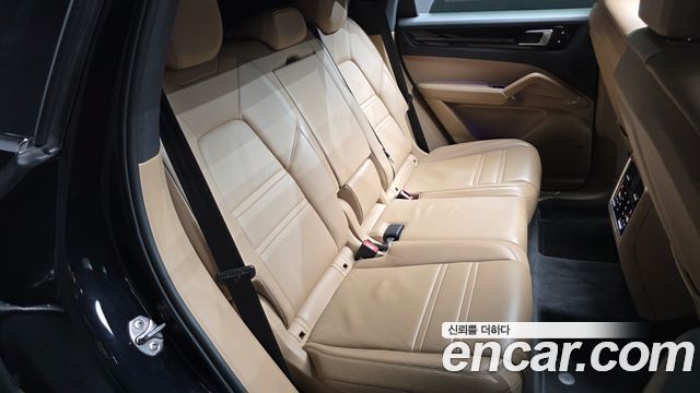 Porsche Cayenne 2019 — photo 17