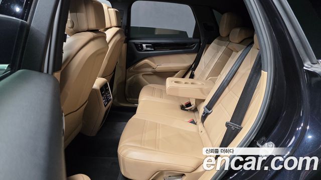 Porsche Cayenne 2019 — photo 18