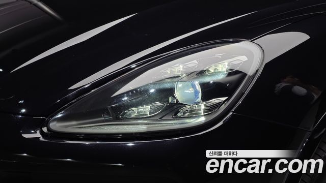 Porsche Cayenne 2019 — photo 8