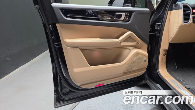 Porsche Cayenne 2019 — photo 14