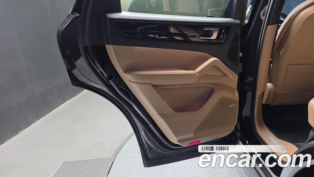 Porsche Cayenne 2019 — photo 15