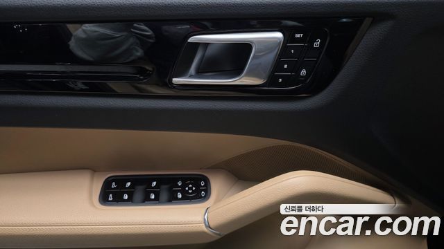 Porsche Cayenne 2019 — photo 32