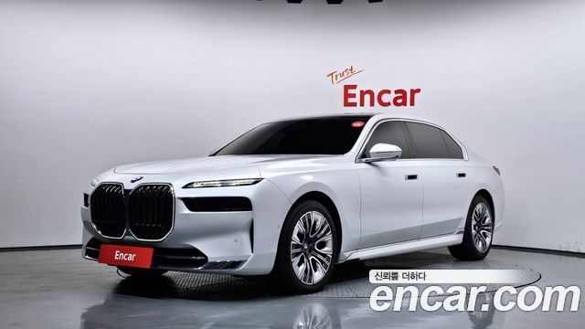 BMW 7-Series 2023 — photo 1