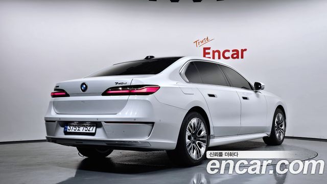 BMW 7-Series 2023 — photo 2