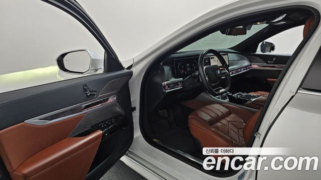 BMW 7-Series 2023 — photo 10