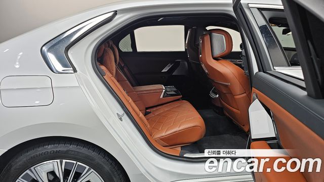 BMW 7-Series 2023 — photo 12