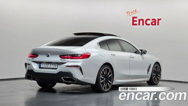 BMW 8-Series 2023 — photo 2