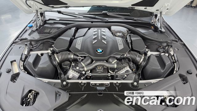 BMW 8-Series 2023 — photo 6