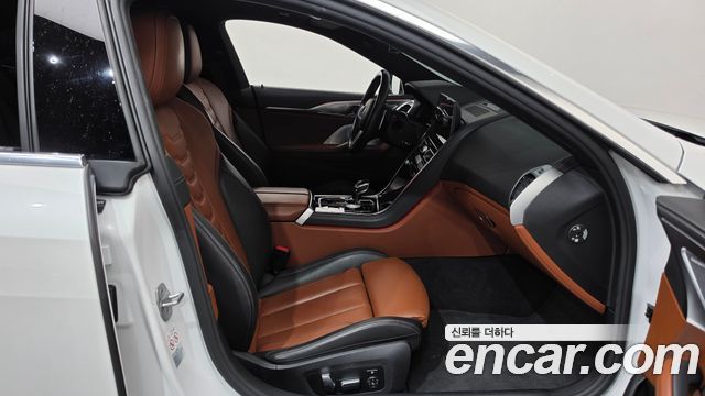 BMW 8-Series 2023 — photo 11