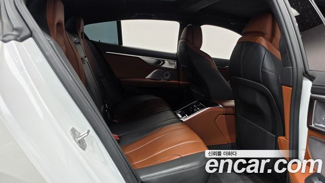 BMW 8-Series 2023 — photo 12