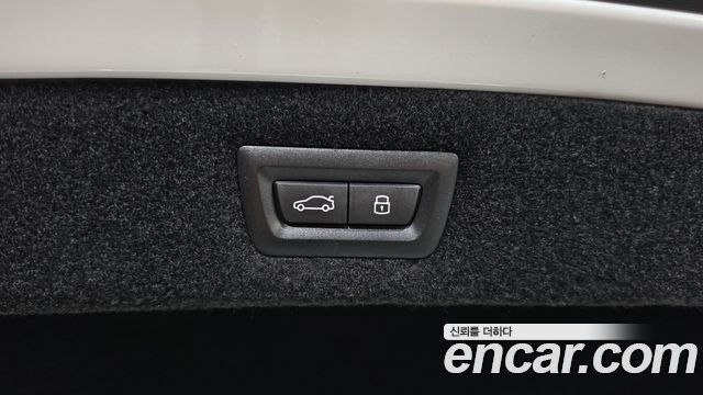BMW 8-Series 2023 — photo 19
