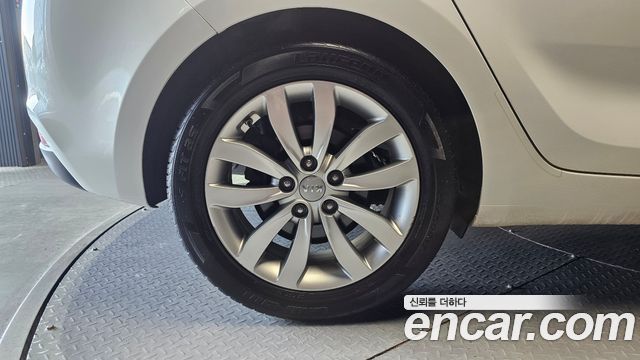 Kia Carens 2015 — photo 5