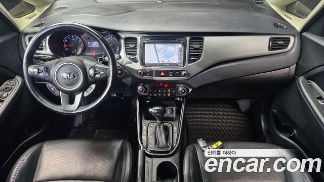 Kia Carens 2015 — photo 10