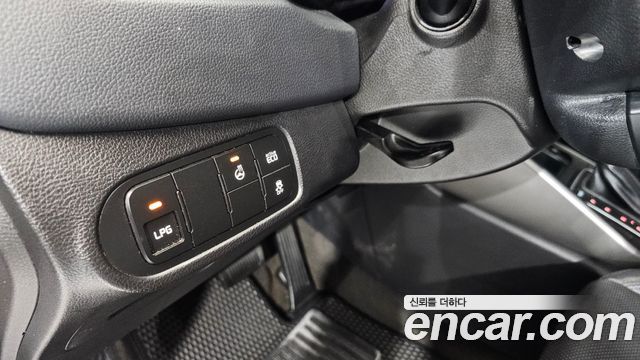 Kia Carens 2015 — photo 23