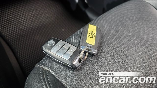 Kia Carens 2015 — photo 25