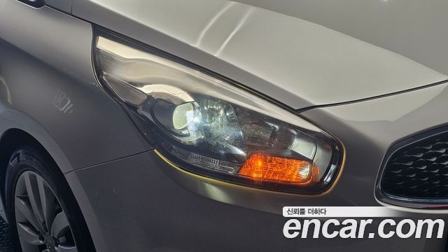 Kia Carens 2015 — photo 8