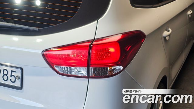 Kia Carens 2015 — photo 9