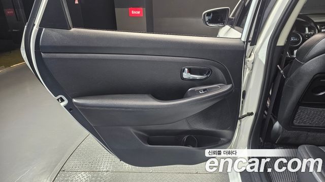 Kia Carens 2015 — photo 15