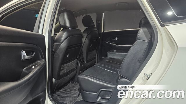 Kia Carens 2015 — photo 16