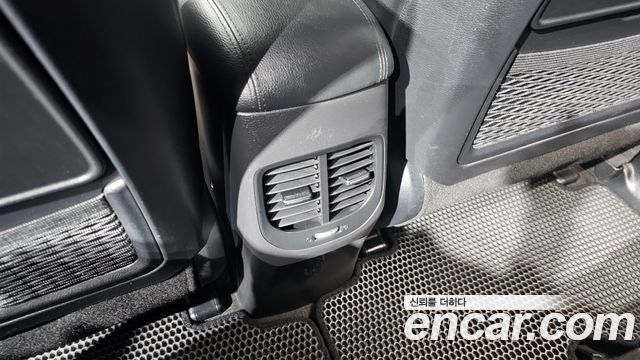 Kia Carens 2015 — photo 31