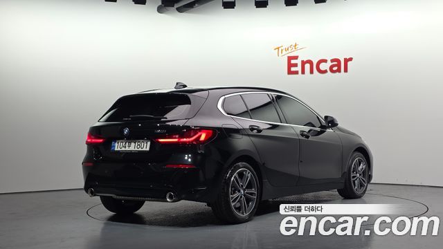 BMW 1-Series 2022 — photo 2