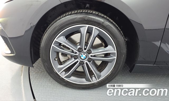 BMW 1-Series 2022 — photo 5