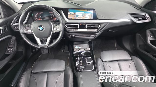BMW 1-Series 2022 — photo 10