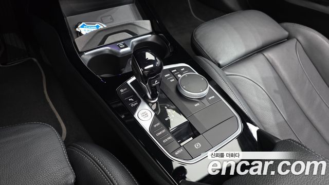 BMW 1-Series 2022 — photo 12