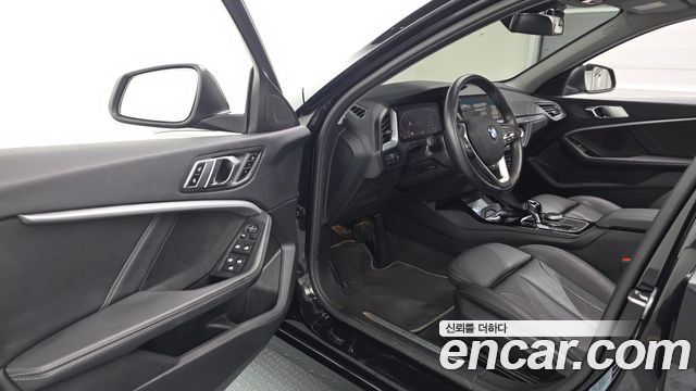 BMW 1-Series 2022 — photo 13