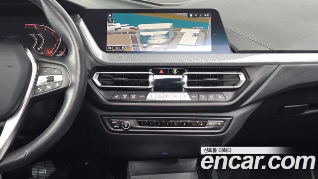 BMW 1-Series 2022 — photo 19