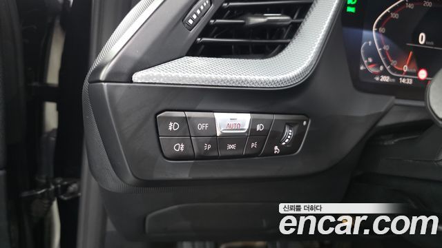 BMW 1-Series 2022 — photo 23