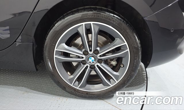 BMW 1-Series 2022 — photo 7