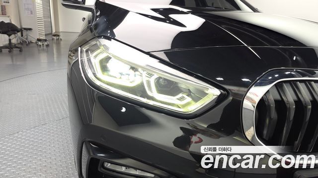 BMW 1-Series 2022 — photo 8