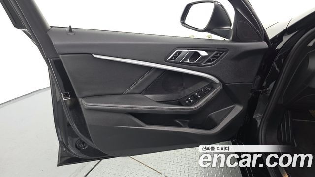BMW 1-Series 2022 — photo 14