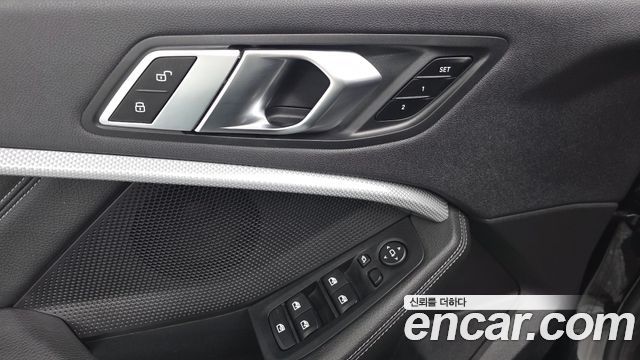 BMW 1-Series 2022 — photo 28