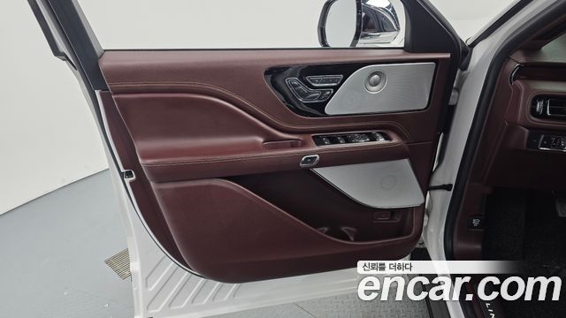 Lincoln Aviator 2022 — photo 14