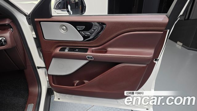 Lincoln Aviator 2022 — photo 15