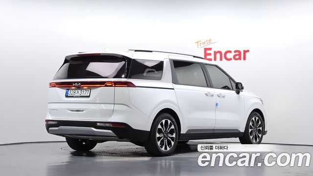 Kia Canival 2023 — photo 2