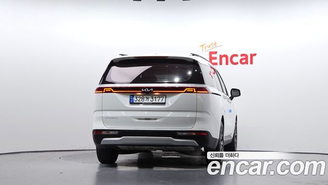 Kia Canival 2023 — photo 4