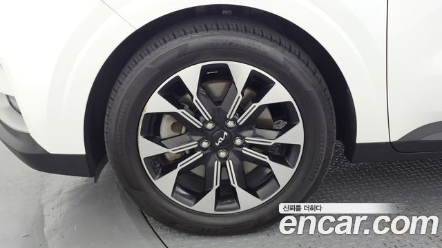 Kia Canival 2023 — photo 5