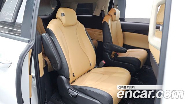 Kia Canival 2023 — photo 17