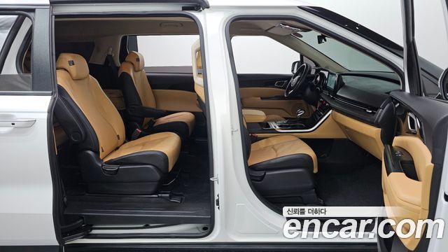 Kia Canival 2023 — photo 16