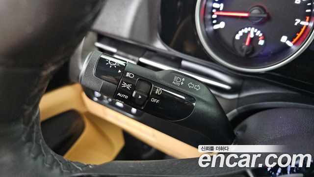 Kia Canival 2023 — photo 30