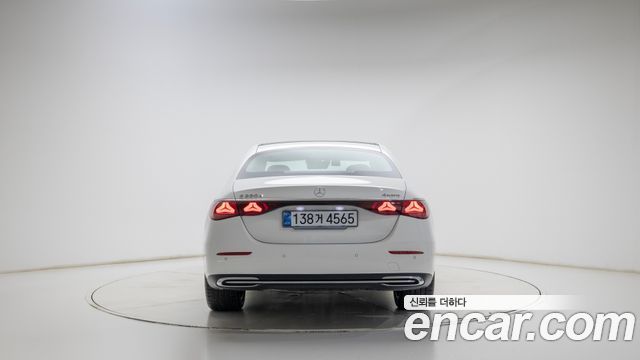 Mercedes-Benz E-Class 2026 — photo 4